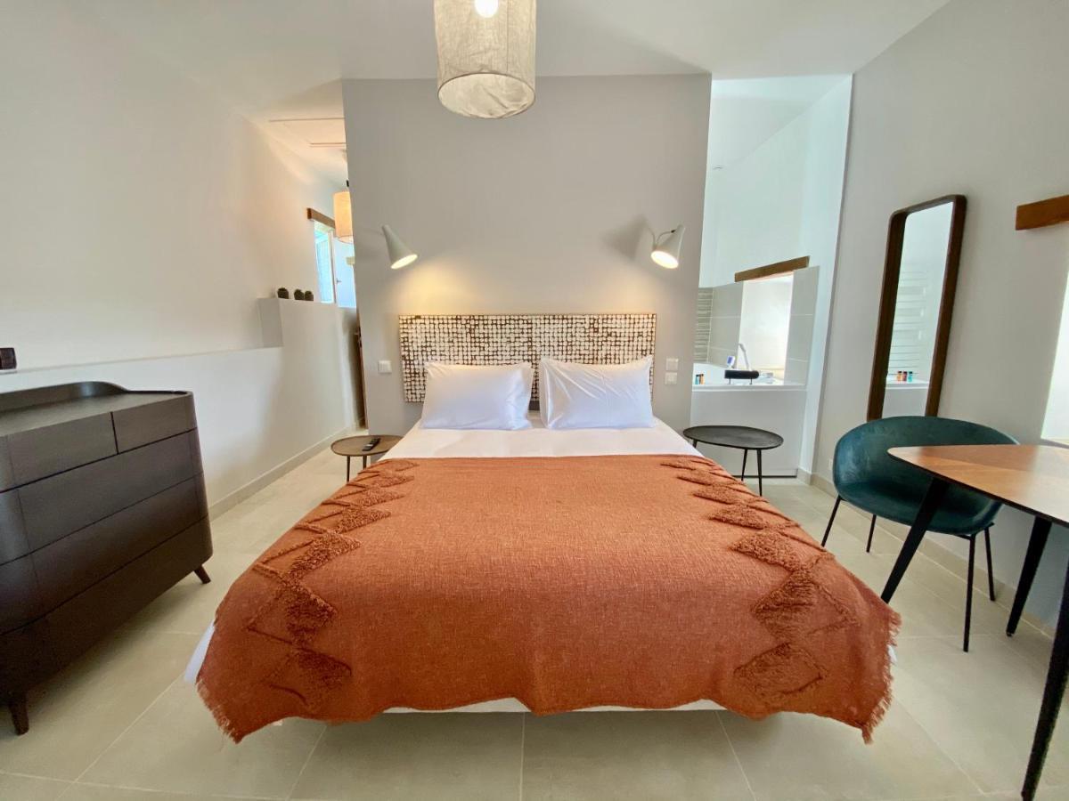 La Maison Des Vendangeurs - Table D'Hotes Le Soir Du Jeudi Au Dimanche- Jacuzzi - Balneo Spa - Acces Piscine Pour Toutes Les Chambres Sauf Studio Coquet- Piscine De Mai A Mi-Octobre Martignargues Exteriör bild