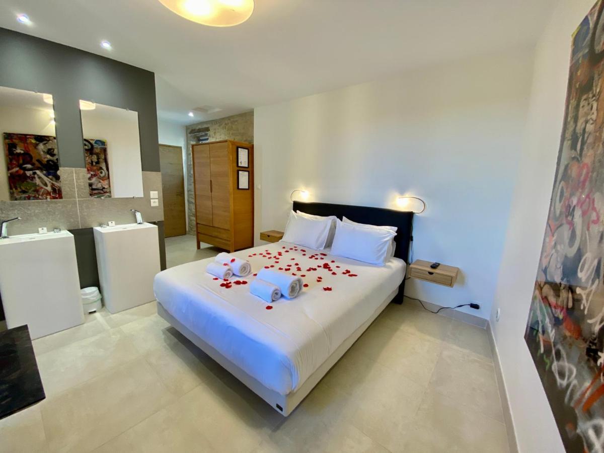 La Maison Des Vendangeurs - Table D'Hotes Le Soir Du Jeudi Au Dimanche- Jacuzzi - Balneo Spa - Acces Piscine Pour Toutes Les Chambres Sauf Studio Coquet- Piscine De Mai A Mi-Octobre Martignargues Exteriör bild