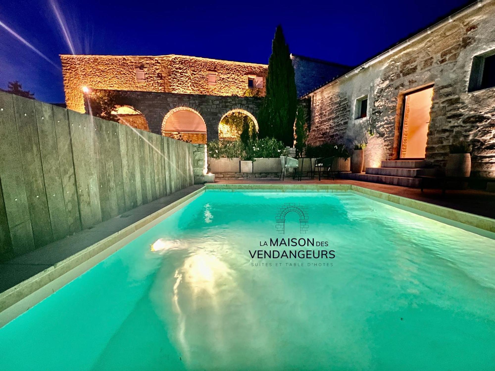 La Maison Des Vendangeurs - Table D'Hotes Le Soir Du Jeudi Au Dimanche- Jacuzzi - Balneo Spa - Acces Piscine Pour Toutes Les Chambres Sauf Studio Coquet- Piscine De Mai A Mi-Octobre Martignargues Exteriör bild
