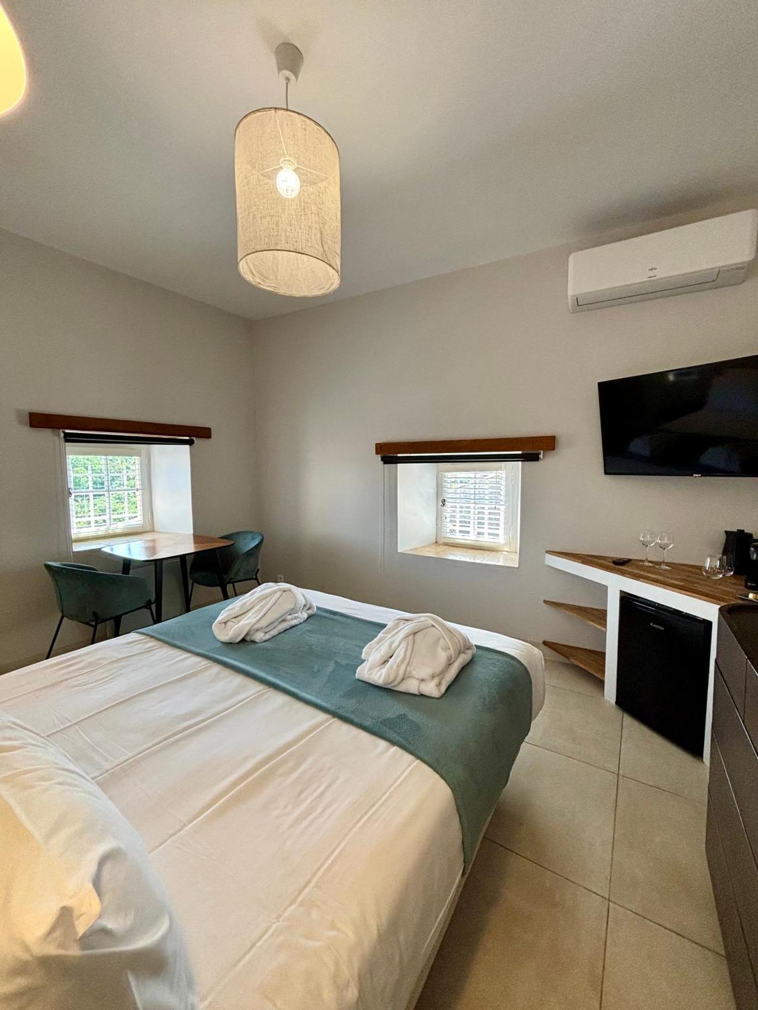 La Maison Des Vendangeurs - Table D'Hotes Le Soir Du Jeudi Au Dimanche- Jacuzzi - Balneo Spa - Acces Piscine Pour Toutes Les Chambres Sauf Studio Coquet- Piscine De Mai A Mi-Octobre Martignargues Exteriör bild