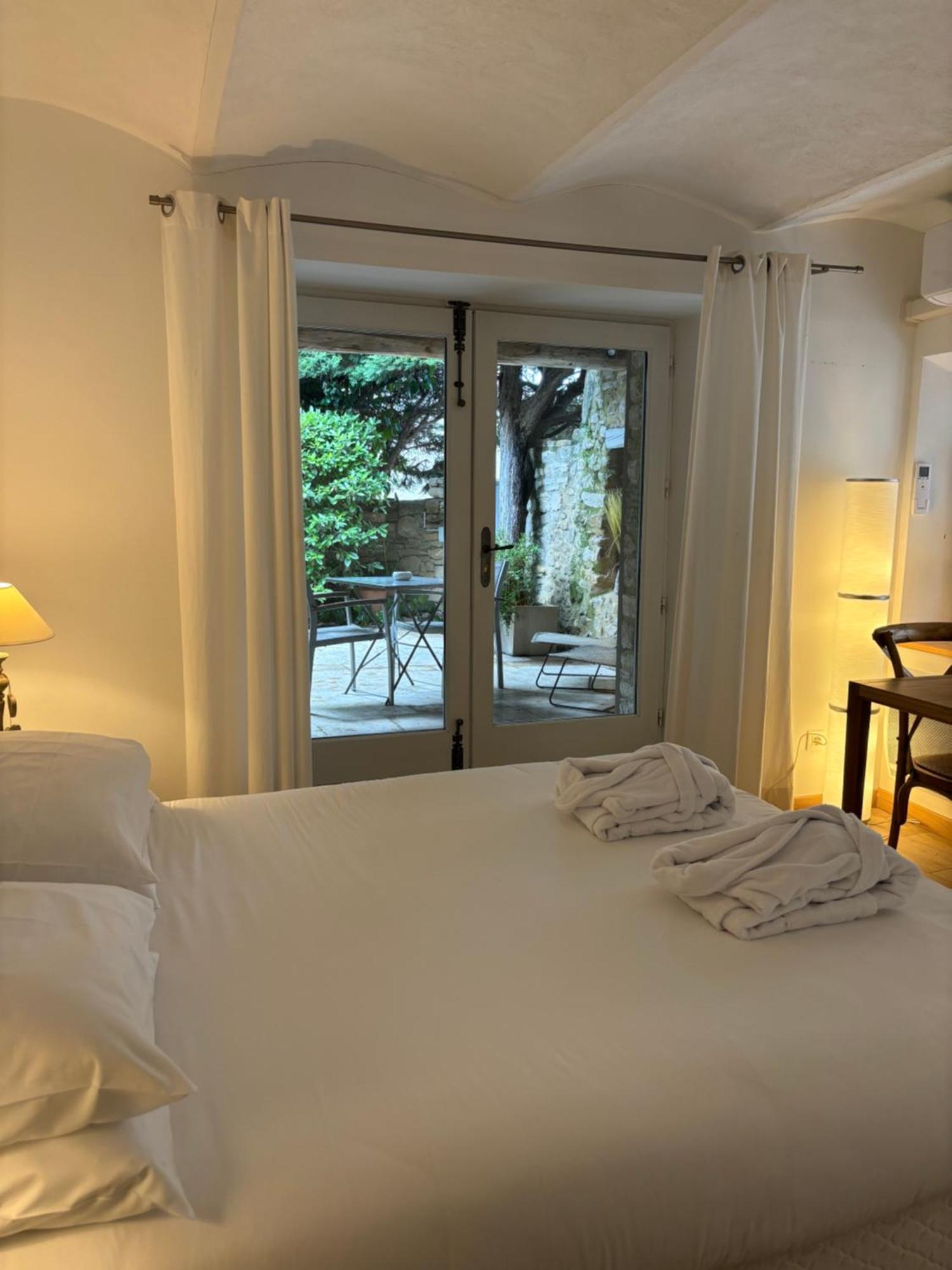 La Maison Des Vendangeurs - Table D'Hotes Le Soir Du Jeudi Au Dimanche- Jacuzzi - Balneo Spa - Acces Piscine Pour Toutes Les Chambres Sauf Studio Coquet- Piscine De Mai A Mi-Octobre Martignargues Exteriör bild