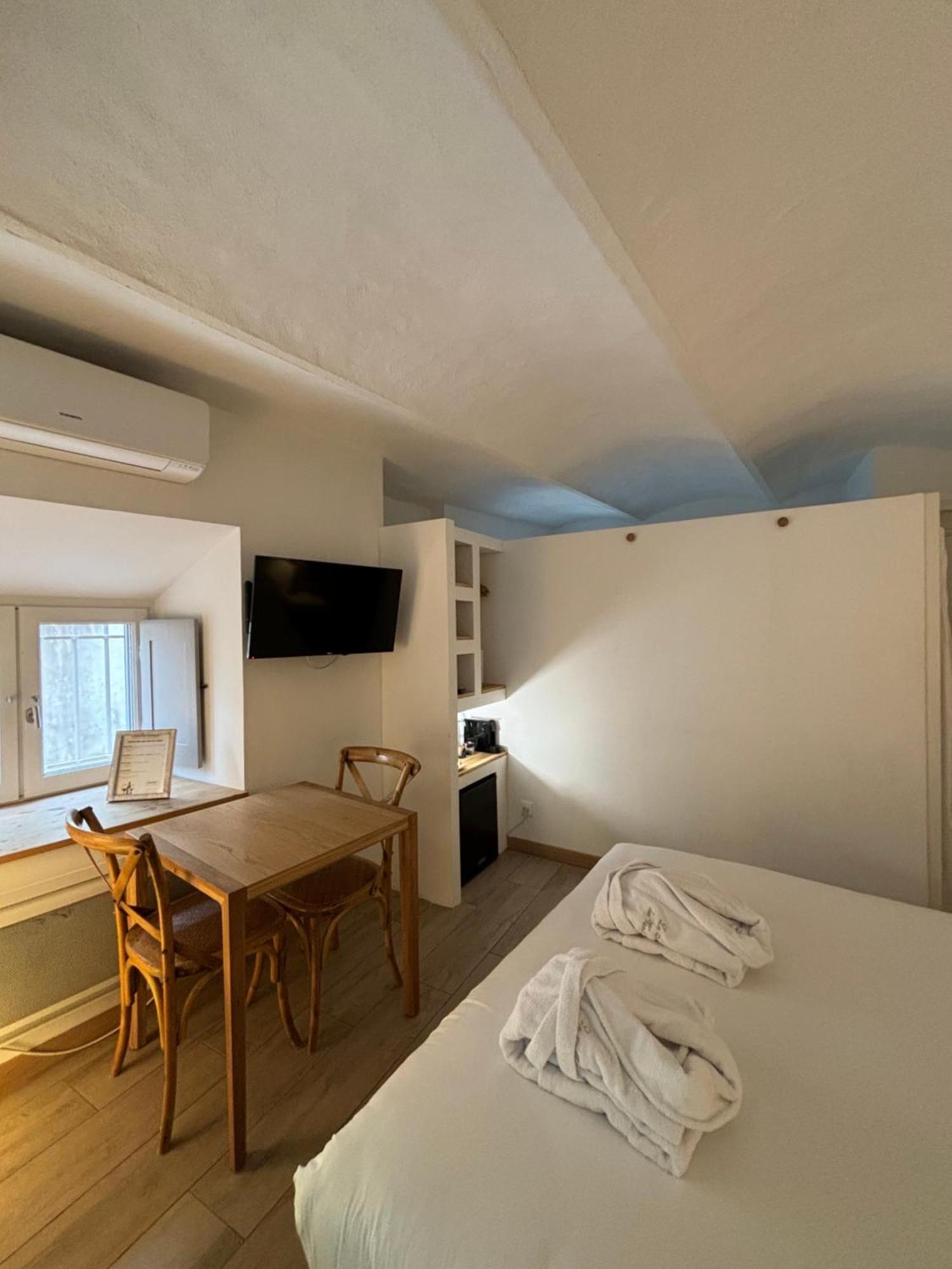 La Maison Des Vendangeurs - Table D'Hotes Le Soir Du Jeudi Au Dimanche- Jacuzzi - Balneo Spa - Acces Piscine Pour Toutes Les Chambres Sauf Studio Coquet- Piscine De Mai A Mi-Octobre Martignargues Exteriör bild