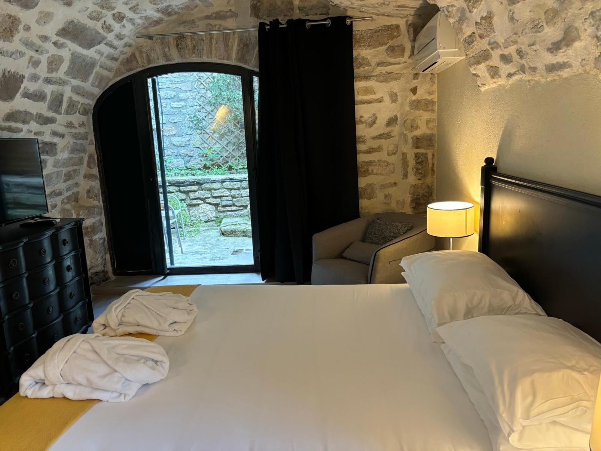 La Maison Des Vendangeurs - Table D'Hotes Le Soir Du Jeudi Au Dimanche- Jacuzzi - Balneo Spa - Acces Piscine Pour Toutes Les Chambres Sauf Studio Coquet- Piscine De Mai A Mi-Octobre Martignargues Exteriör bild