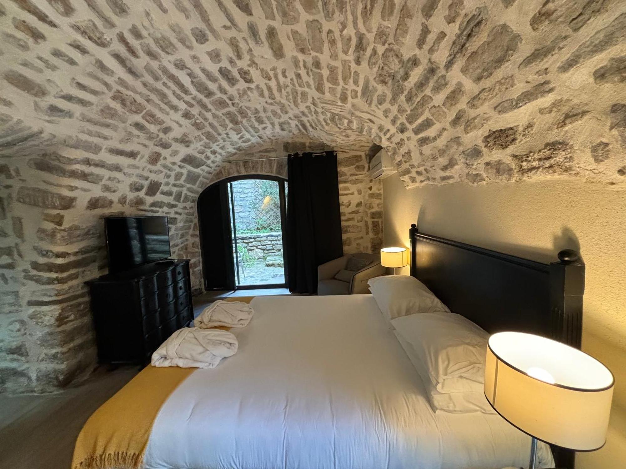 La Maison Des Vendangeurs - Table D'Hotes Le Soir Du Jeudi Au Dimanche- Jacuzzi - Balneo Spa - Acces Piscine Pour Toutes Les Chambres Sauf Studio Coquet- Piscine De Mai A Mi-Octobre Martignargues Exteriör bild