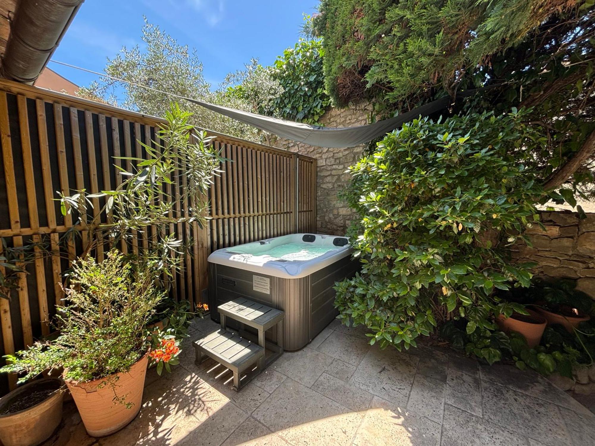 La Maison Des Vendangeurs - Table D'Hotes Le Soir Du Jeudi Au Dimanche- Jacuzzi - Balneo Spa - Acces Piscine Pour Toutes Les Chambres Sauf Studio Coquet- Piscine De Mai A Mi-Octobre Martignargues Exteriör bild