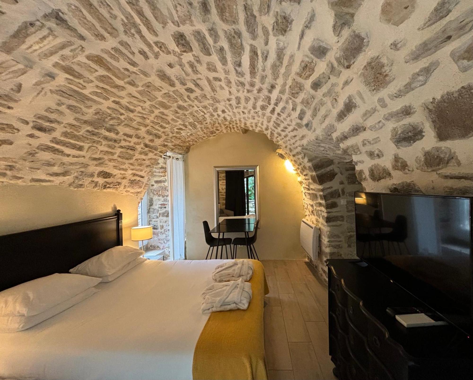 La Maison Des Vendangeurs - Table D'Hotes Le Soir Du Jeudi Au Dimanche- Jacuzzi - Balneo Spa - Acces Piscine Pour Toutes Les Chambres Sauf Studio Coquet- Piscine De Mai A Mi-Octobre Martignargues Exteriör bild