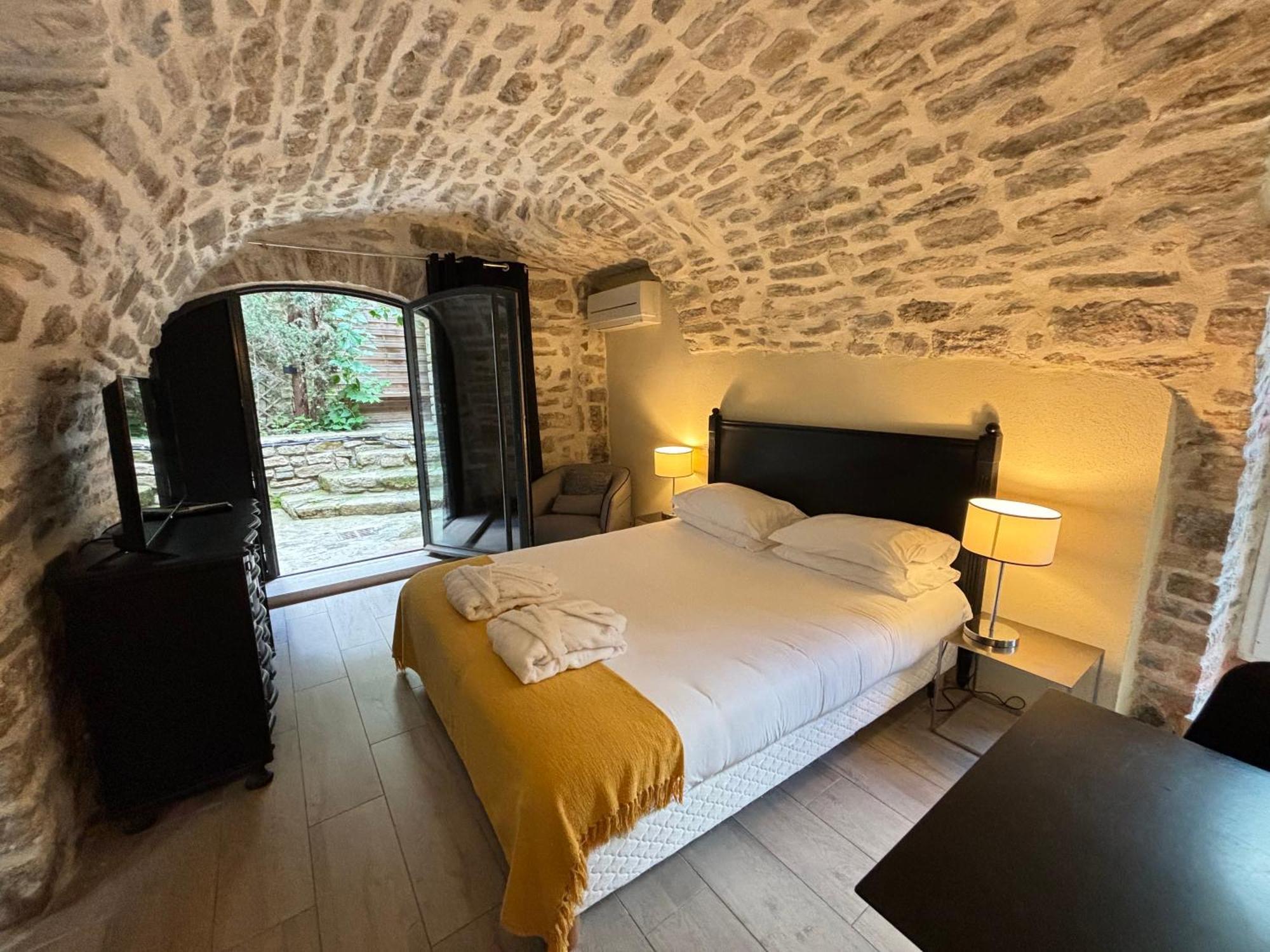La Maison Des Vendangeurs - Table D'Hotes Le Soir Du Jeudi Au Dimanche- Jacuzzi - Balneo Spa - Acces Piscine Pour Toutes Les Chambres Sauf Studio Coquet- Piscine De Mai A Mi-Octobre Martignargues Exteriör bild
