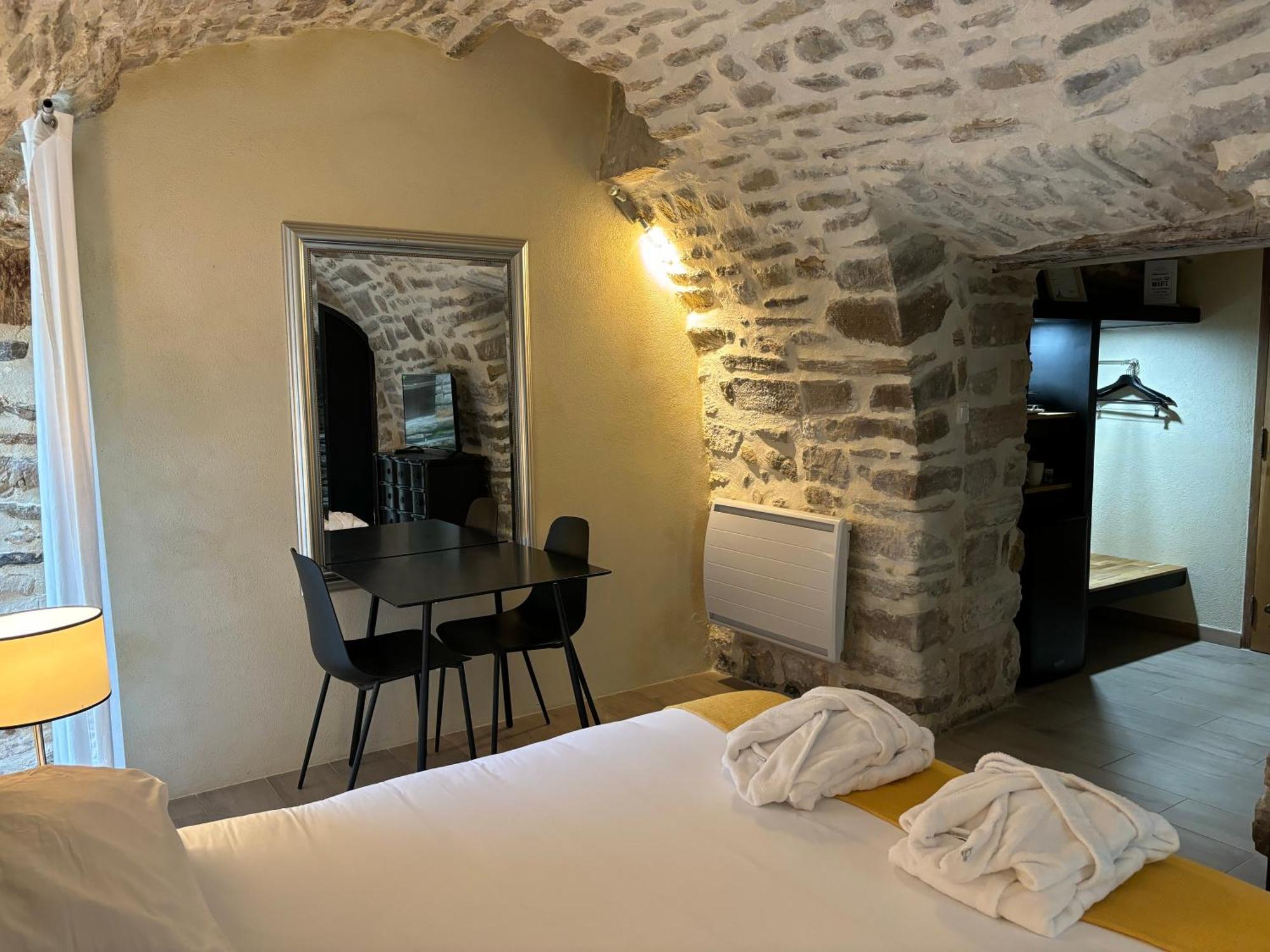 La Maison Des Vendangeurs - Table D'Hotes Le Soir Du Jeudi Au Dimanche- Jacuzzi - Balneo Spa - Acces Piscine Pour Toutes Les Chambres Sauf Studio Coquet- Piscine De Mai A Mi-Octobre Martignargues Exteriör bild