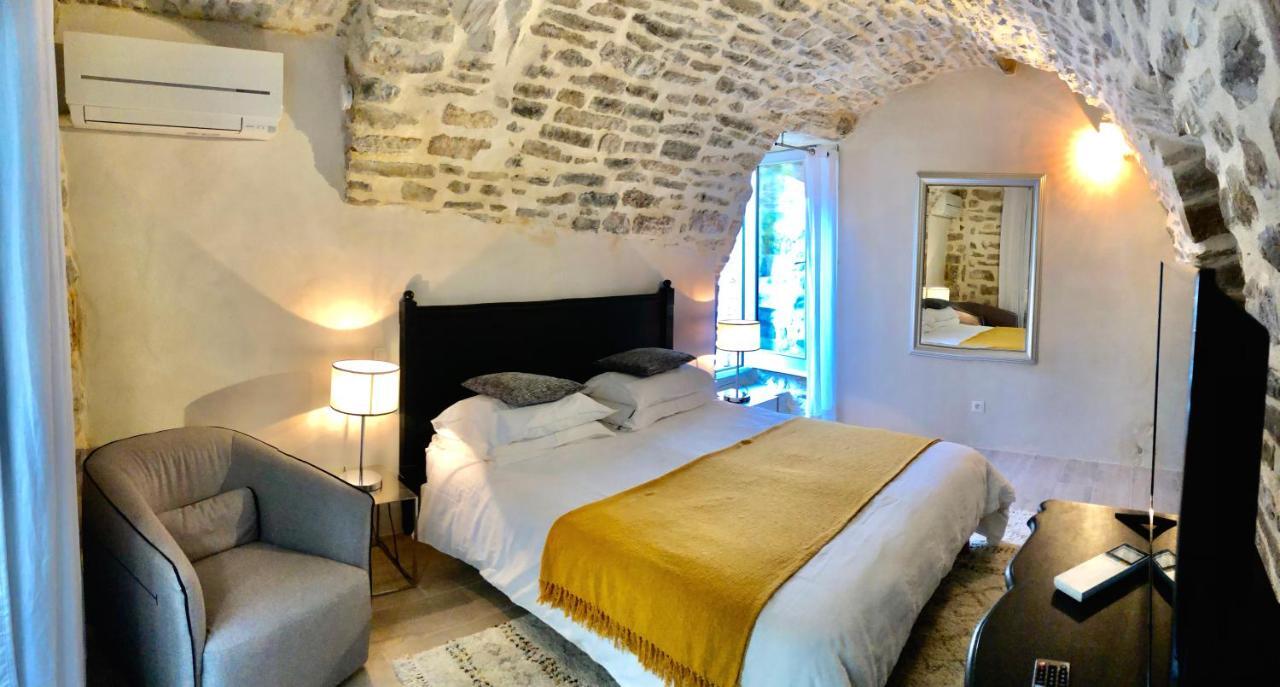 La Maison Des Vendangeurs - Table D'Hotes Le Soir Du Jeudi Au Dimanche- Jacuzzi - Balneo Spa - Acces Piscine Pour Toutes Les Chambres Sauf Studio Coquet- Piscine De Mai A Mi-Octobre Martignargues Exteriör bild