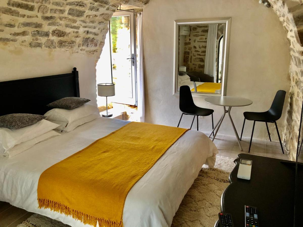 La Maison Des Vendangeurs - Table D'Hotes Le Soir Du Jeudi Au Dimanche- Jacuzzi - Balneo Spa - Acces Piscine Pour Toutes Les Chambres Sauf Studio Coquet- Piscine De Mai A Mi-Octobre Martignargues Exteriör bild